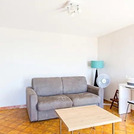 別荘 Barri Furnished Flat