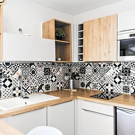 Barri Furnished Flat 別荘