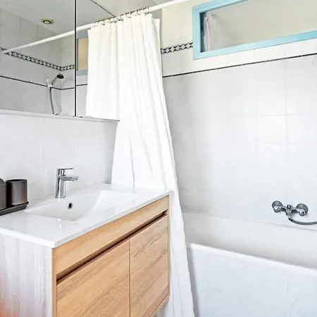 Barri Furnished Flat * カーニュ・シュル・メール